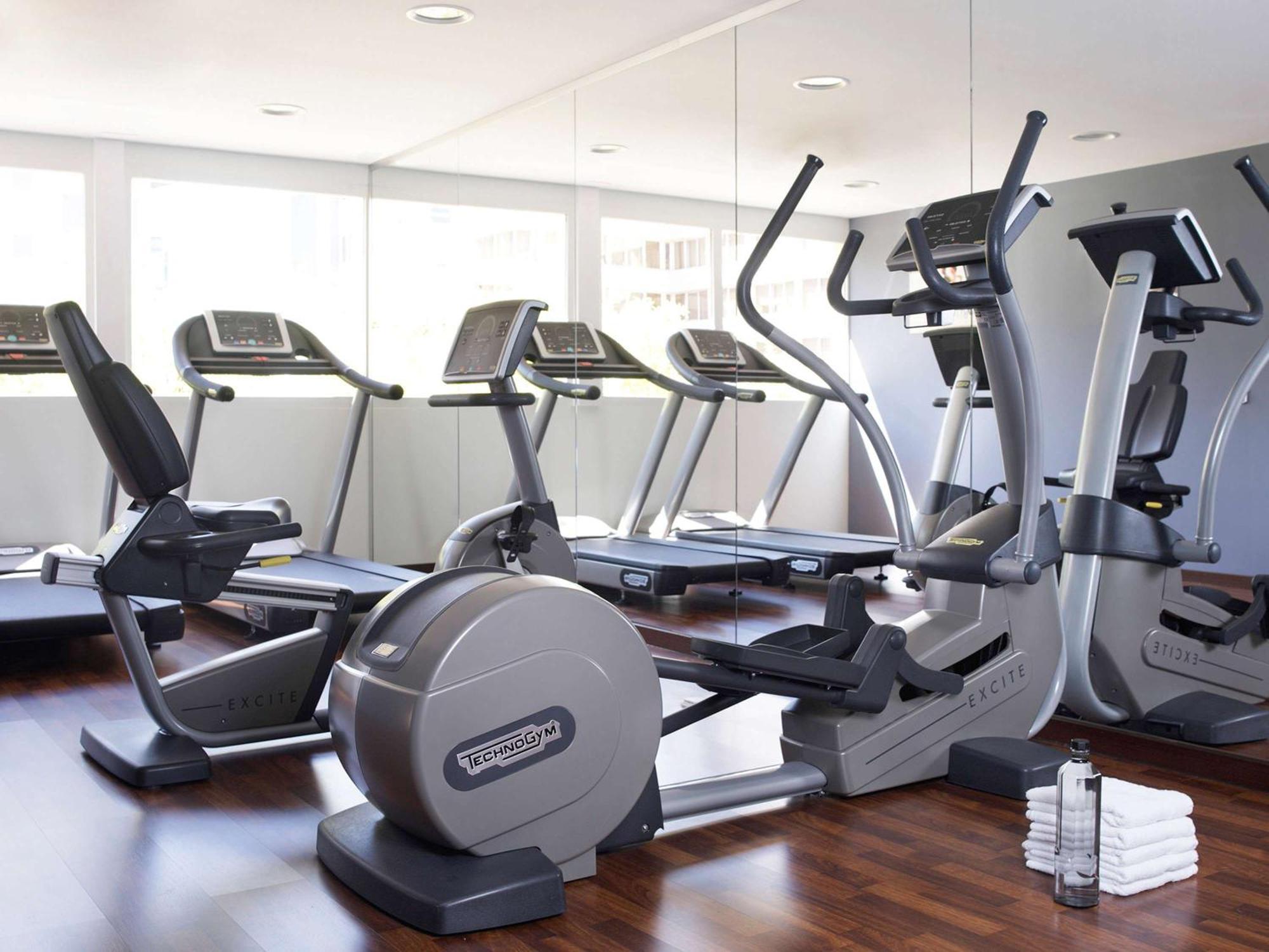 Pullman Madrid Airport & Feria Hotel Bagian luar foto