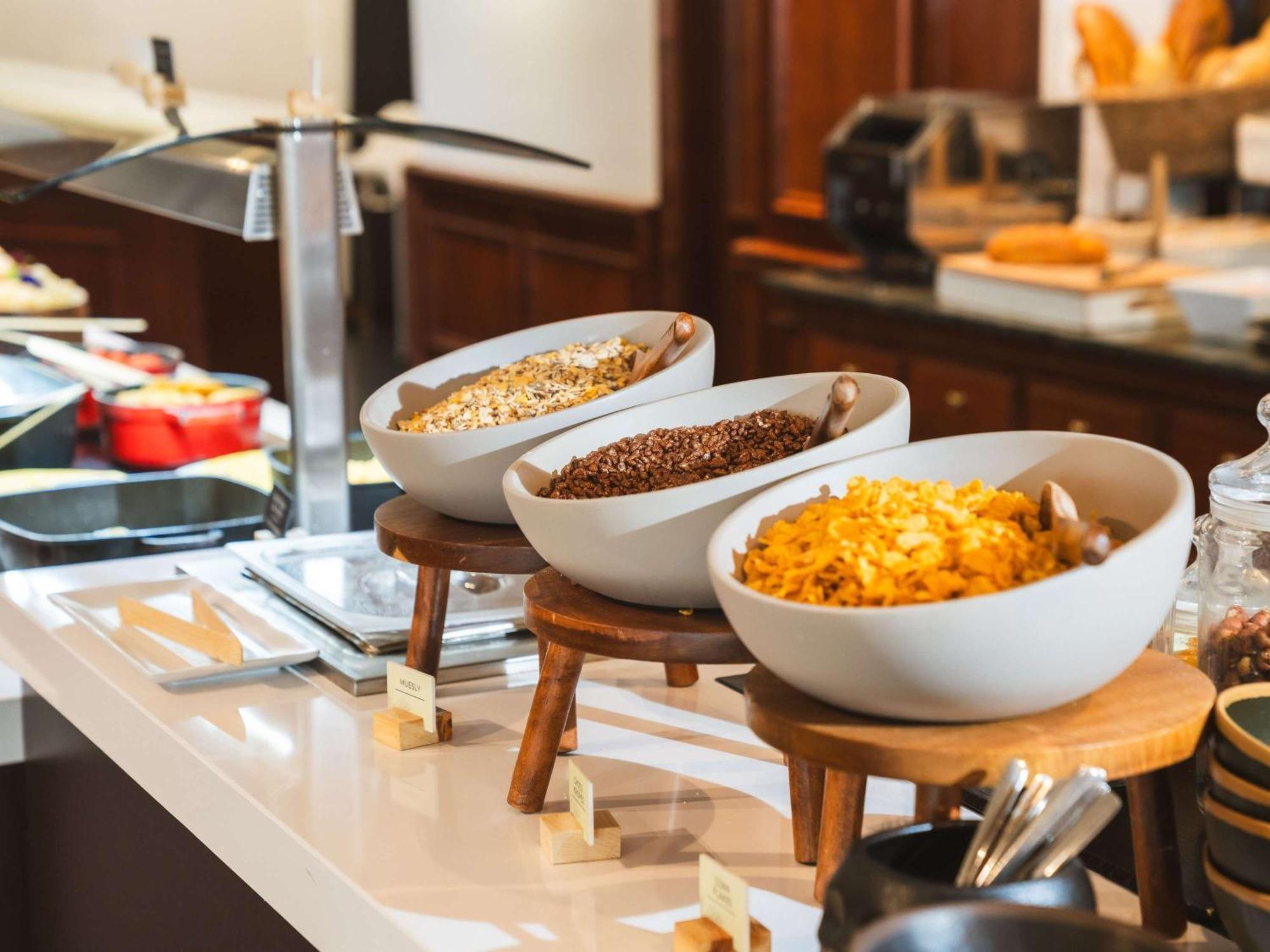 Pullman Madrid Airport & Feria Hotel Bagian luar foto