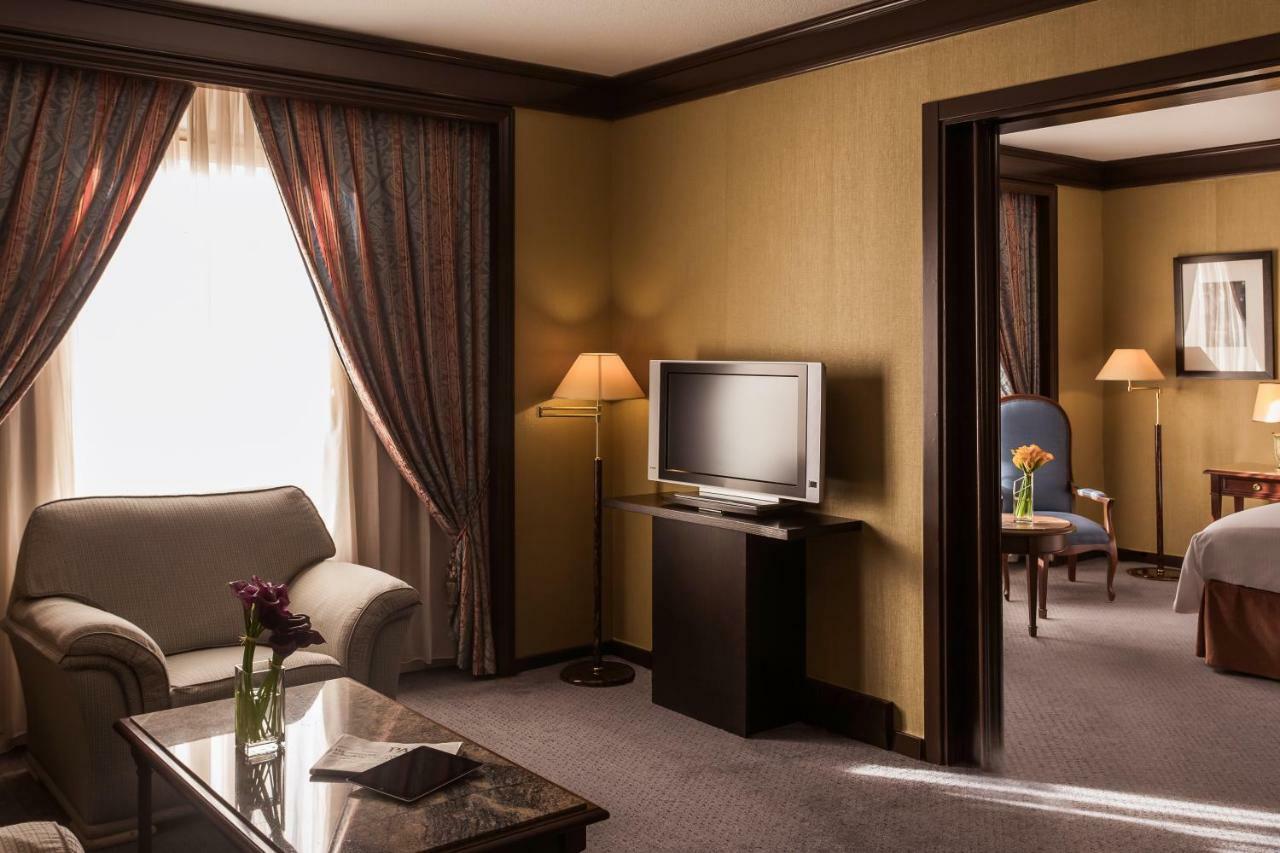 Pullman Madrid Airport & Feria Hotel Bagian luar foto